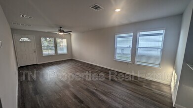 411 Sandall St in Navasota, TX - Building Photo - Building Photo