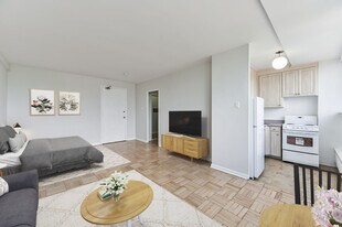 224 St George St in Toronto, ON - Building Photo