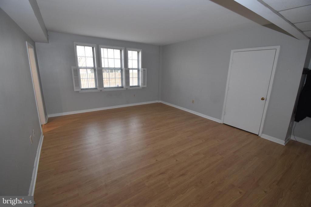 1809 Queens Ln-Unit -2-147 in Arlington, VA - Building Photo