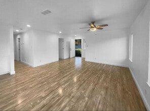 1108 Frienza Ave in Sacramento, CA - Foto de edificio - Building Photo