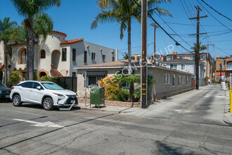 187 Roycroft Ave in Long Beach, CA - Building Photo - Building Photo