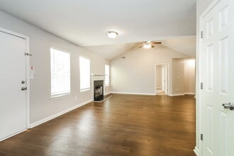3209 Lower Creek Dr in Douglasville, GA - Foto de edificio - Building Photo