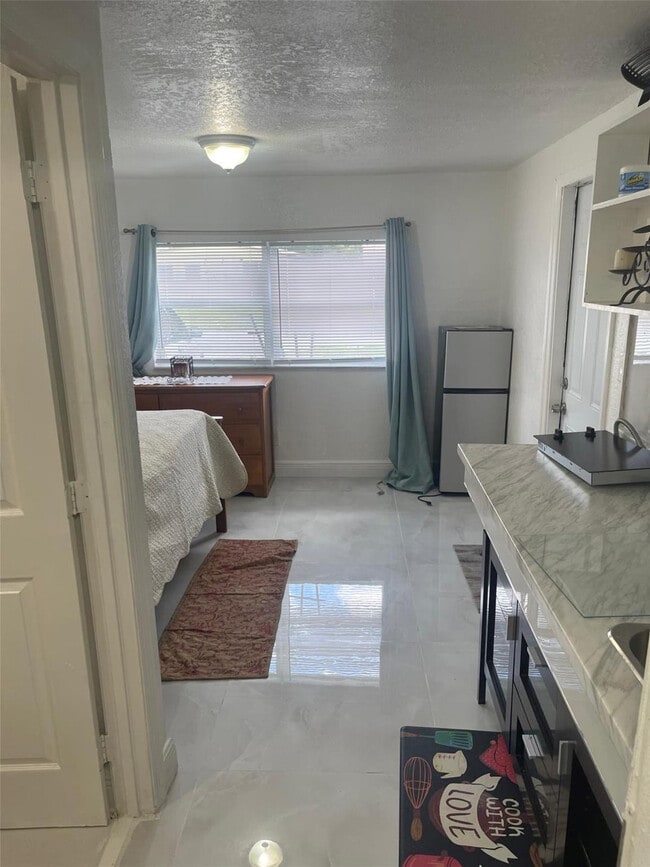 408 SW 68th Ave in Pembroke Pines, FL - Building Photo - Building Photo