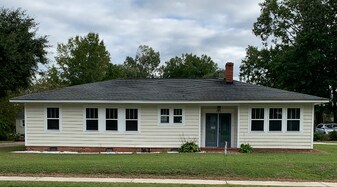 933 W Home Ave in Hartsville, SC - Building Photo