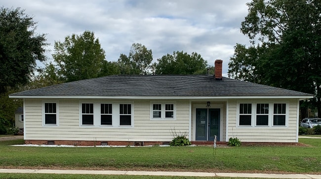 property at 933 W Home Ave