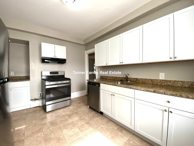 186 Bowdoin St, Unit 2