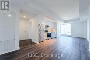 3030 Pharmacy Ave in Toronto, ON - Building Photo