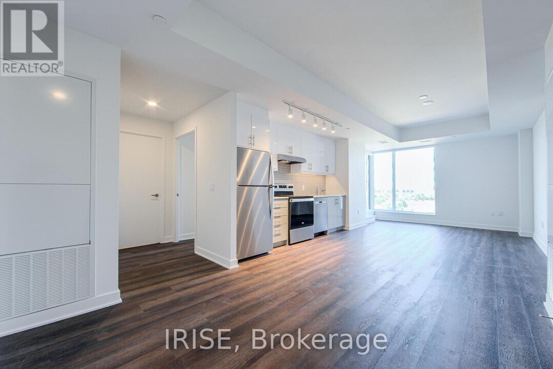 3030 Pharmacy Ave in Toronto, ON - Building Photo