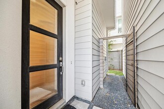 5904 E Post Oak Ln in Houston, TX - Foto de edificio - Building Photo