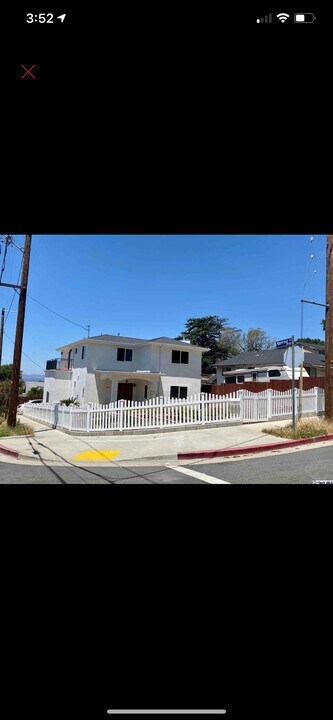 10303 Pinyon Ave in Tujunga, CA - Building Photo