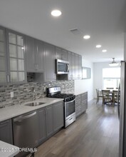 202 Iris Way in Brick, NJ - Foto de edificio - Building Photo