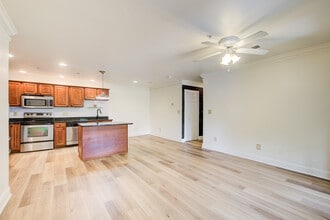 304 Madison Ct in Smyrna, GA - Building Photo - Building Photo
