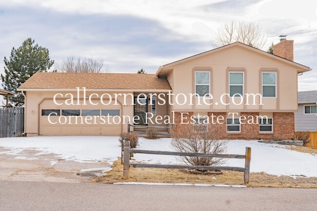 property at 2015 Rusty Hinge Dr