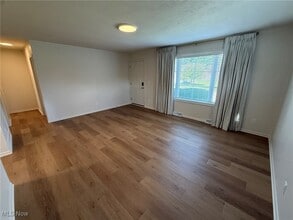 312 Minnich Ave NE in New Philadelphia, OH - Building Photo - Building Photo