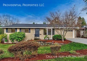 10932 NE 60th St in Kirkland, WA - Building Photo