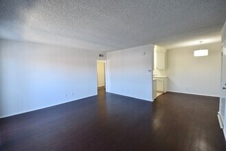 25052 Walnut St in Santa Clarita, CA - Building Photo - Building Photo