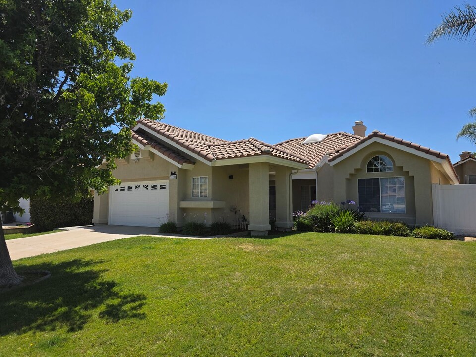 30025 Corte Tolano in Temecula, CA - Building Photo