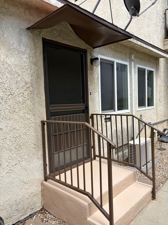 322 Cornell Dr in Burbank, CA - Building Photo - Building Photo
