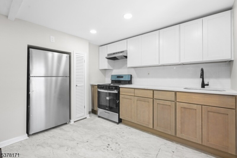 71 Maple St in Bloomfield, NJ - Building Photo
