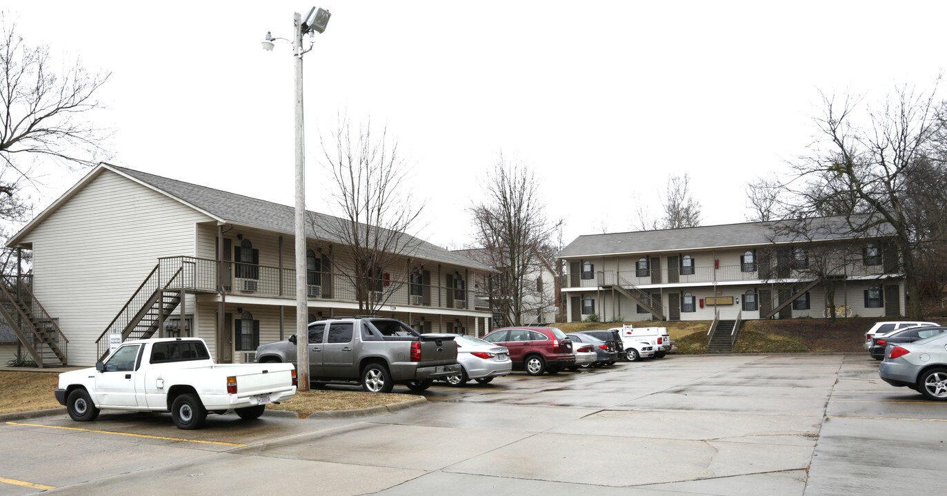 664 N Leverett Ave in Fayetteville, AR - Building Photo