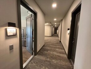 1125 10th Ave N, Unit 203 in Nashville, TN - Foto de edificio - Building Photo