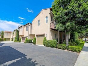 64 Pathway in Irvine, CA - Building Photo - Building Photo