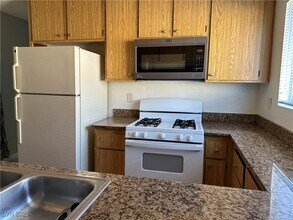 6841 Arroyo Ave in Las Vegas, NV - Building Photo - Building Photo