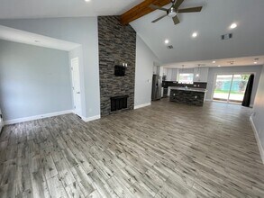2606 Aylesbury Ln in Austin, TX - Foto de edificio - Building Photo
