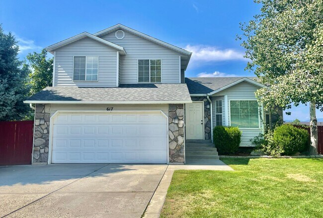 property at 617 Orangewood Ln