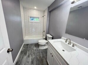 6-2 Charter St, Unit 6 Charter street in Danvers, MA - Foto de edificio - Building Photo