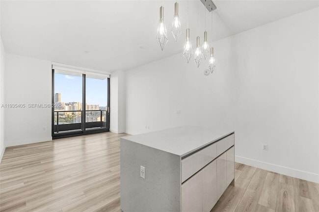 101 Diplomat Pkwy, Unit 0606 in Hallandale Beach, FL - Building Photo - Building Photo