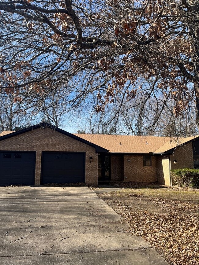 2133 Loren Cir in Fayetteville, AR - Building Photo - Building Photo