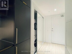 8-3708 Wellesley St W in Toronto, ON - Building Photo - Building Photo