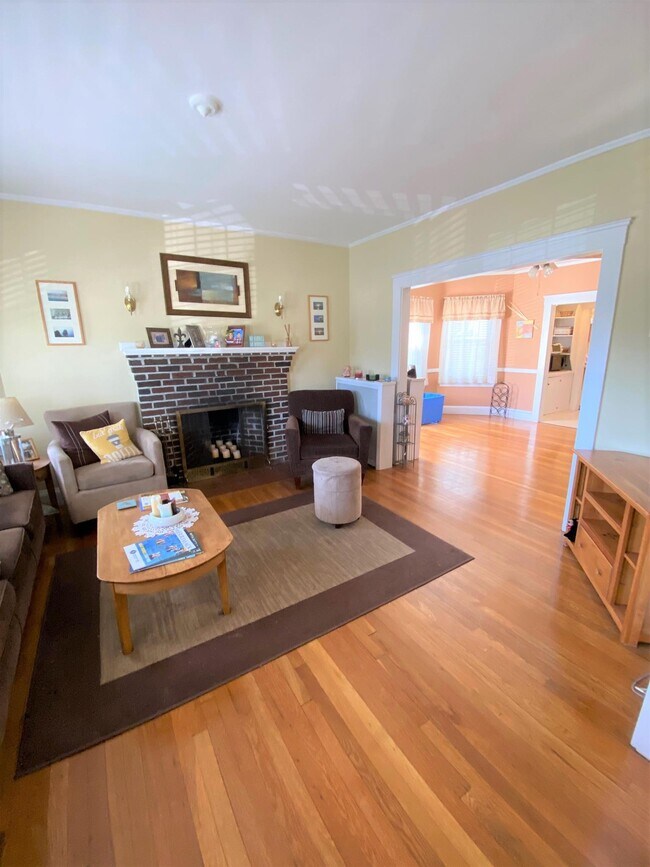 1096 Fellsway in Medford, MA - Building Photo - Building Photo