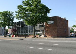 2617 W Broad St in Richmond, VA - Building Photo - Building Photo