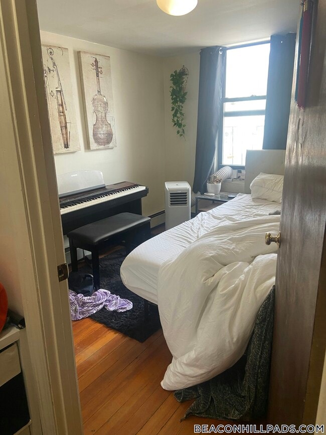 232 Cambridge St, Unit 5 in Boston, MA - Foto de edificio - Building Photo