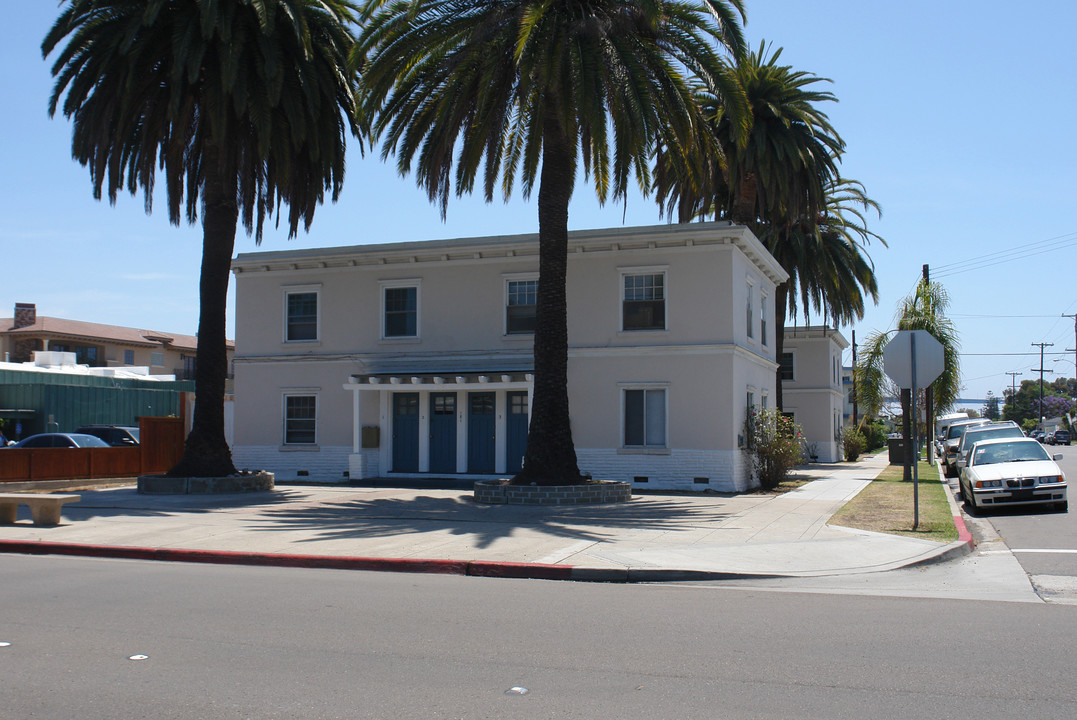 181 Orange Ave in Coronado, CA - Foto de edificio