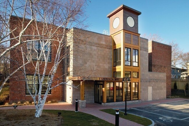 1 Aberdeen Way, Unit 107 in Cambridge, MA - Building Photo - Building Photo
