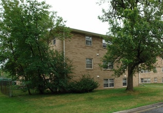 Aquila Apartments in St. Louis Park, MN - Building Photo - Building Photo