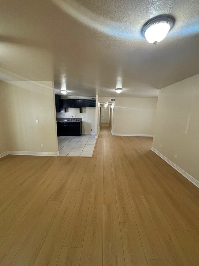 828 W 71st St in Los Angeles, CA - Foto de edificio - Building Photo