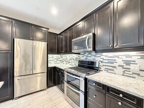 16170 Veridian Cir in San Diego, CA - Building Photo - Building Photo