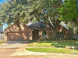 2204 Glenbrook St in Flower Mound, TX - Building Photo