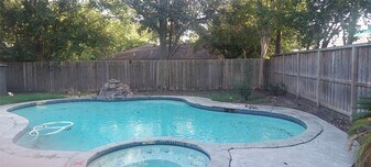 4629 Cedar Oaks Ln in Bellaire, TX - Building Photo