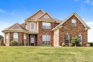 1275 Heritage Lake Dr in Hernando, MS - Building Photo