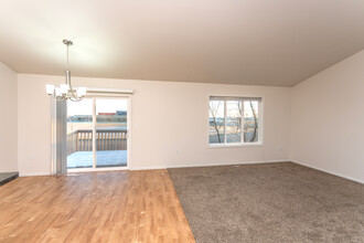 Montgomery Homestead Townhomes in West Fargo, ND - Building Photo - Interior Photo