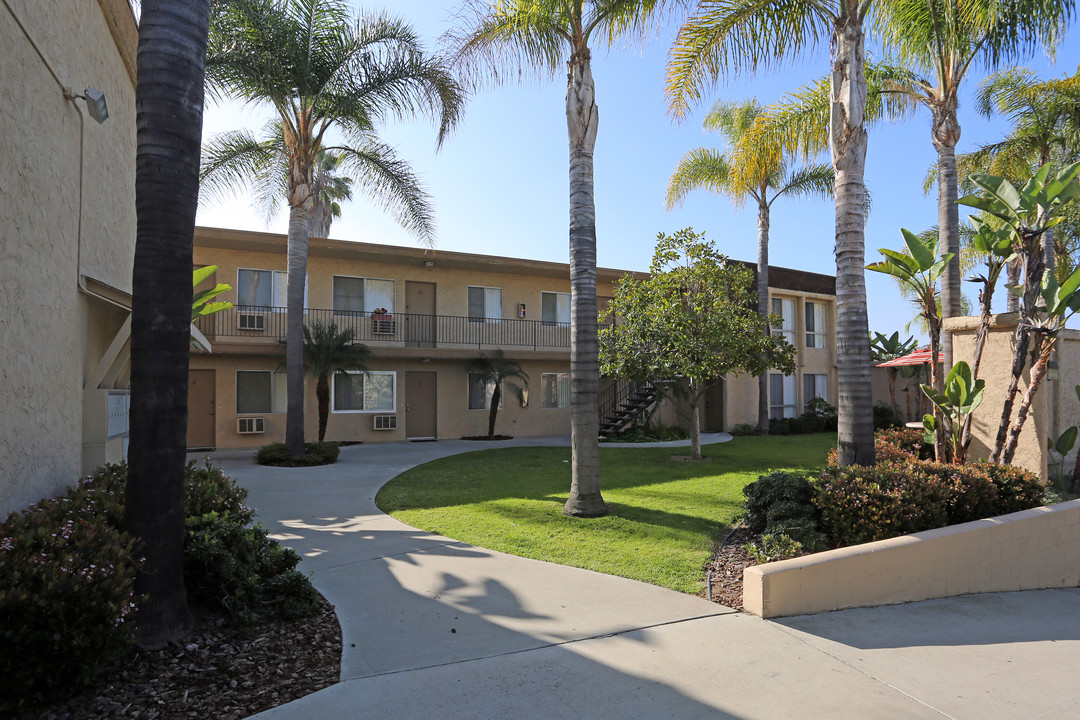 Highland Apartments in La Mesa, CA - Building Photo