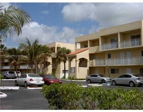 2690 W 76th St-Unit -213 in Hialeah, FL - Building Photo - Building Photo