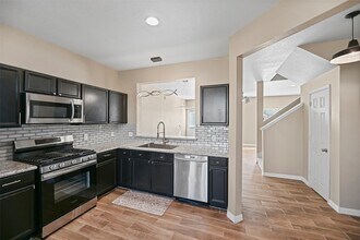 9706 Coyote Creek Dr in Houston, TX - Building Photo - Building Photo