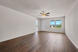 2801 W McLaren Dr in Fayetteville, AR - Foto de edificio - Building Photo