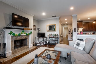 1138 W Diversey Pky, Unit 3 in Chicago, IL - Building Photo - Building Photo